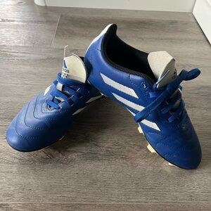 Boys 3.5 adidas blue soccer shoes